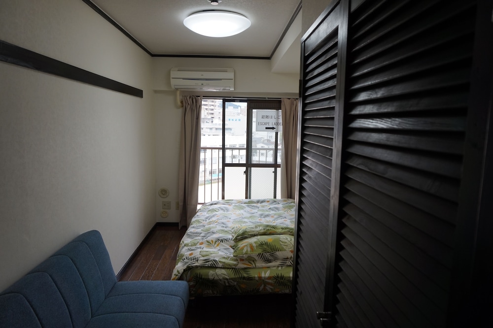 スタジオアパートメント バルコニー付 (702) 客室3 | キュービック30