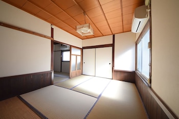 Tarbo's House Nishikitsuji : 無料駐車場付き、ペット可能