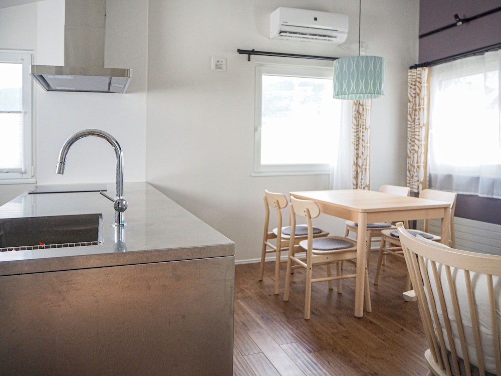 2 Bedroom House 専用キッチン0 | ニセコハイランドコテージ