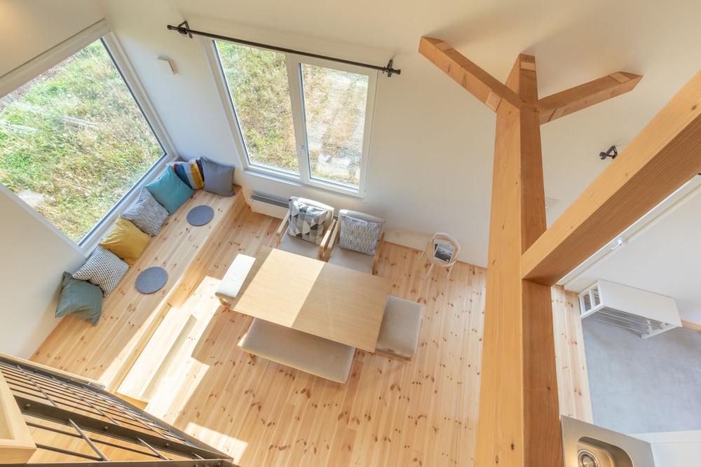 2ベッドルーム+1スタディオベッドルーム　デラックスコテージ (連泊限定) リビング エリア1 | ニセコハイランドコテージ