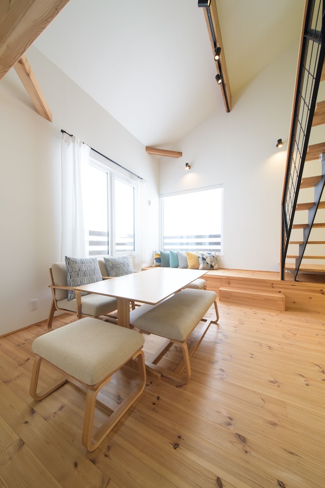 2ベッドルーム+1スタディオベッドルーム　デラックスコテージ (連泊限定) リビング エリア6 | ニセコハイランドコテージ