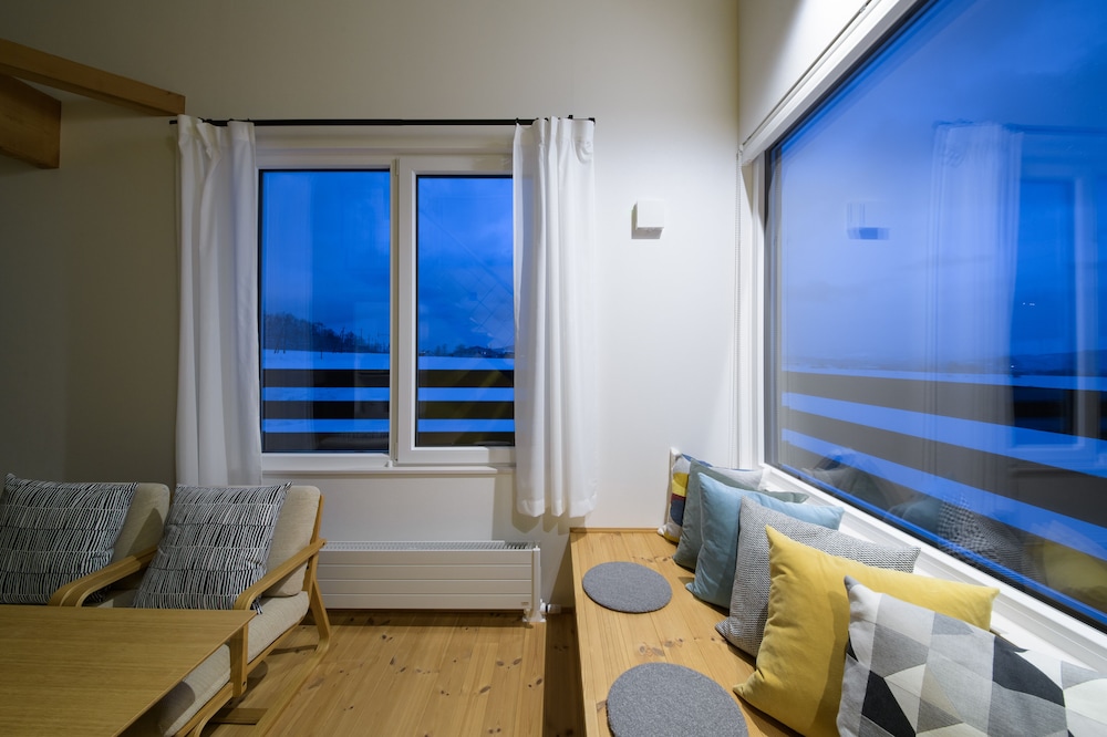 2ベッドルーム+1スタディオベッドルーム　デラックスコテージ (連泊限定) 客室内のダイニングエリア0 | ニセコハイランドコテージ