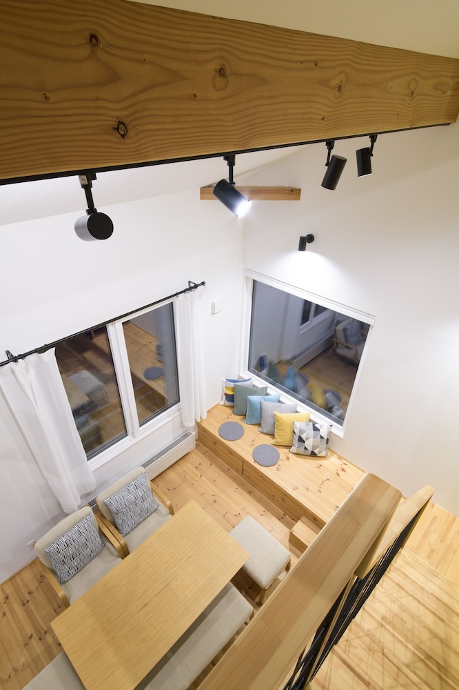 2ベッドルーム+1スタディオベッドルーム　デラックスコテージ (連泊限定) リビング エリア4 | ニセコハイランドコテージ