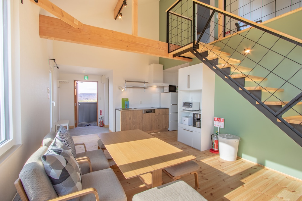 2ベッドルーム+1スタディオベッドルーム　デラックスコテージ (連泊限定) リビング エリア0 | ニセコハイランドコテージ