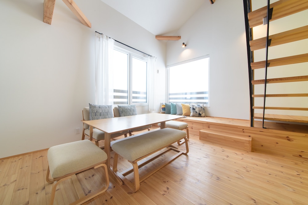 2ベッドルーム+1スタディオベッドルーム　デラックスコテージ (連泊限定) リビング エリア5 | ニセコハイランドコテージ