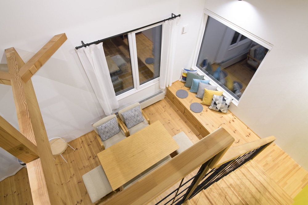 2ベッドルーム+1スタディオベッドルーム　デラックスコテージ (連泊限定) リビング エリア9 | ニセコハイランドコテージ