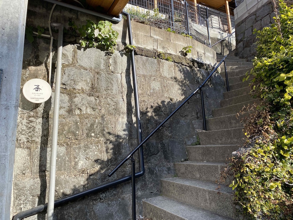 施設の正面1 | スミツグハウス東棟 施設の正面1 | スミツグハウス東棟