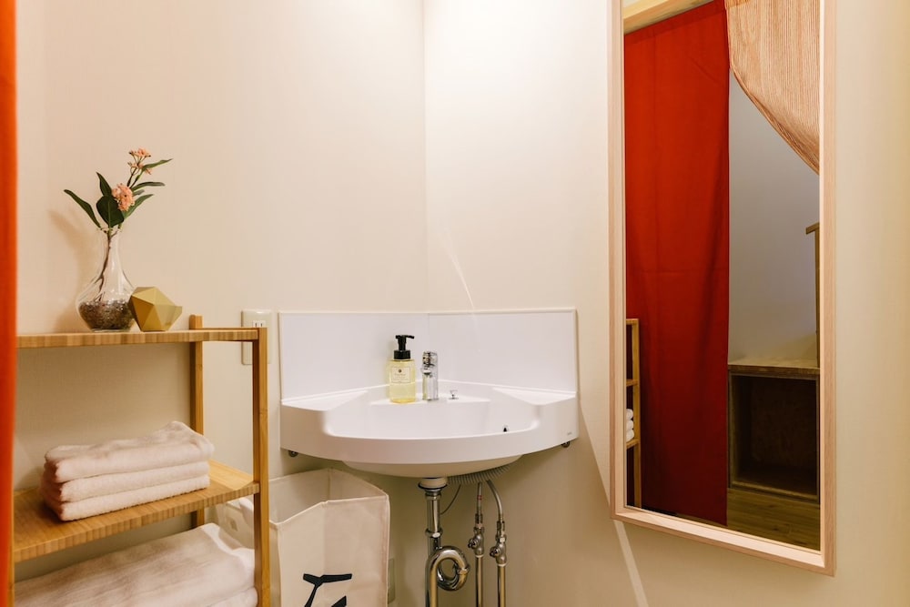 ロフト (103) バスルームのシンク0 | テン アパートメント ホテル