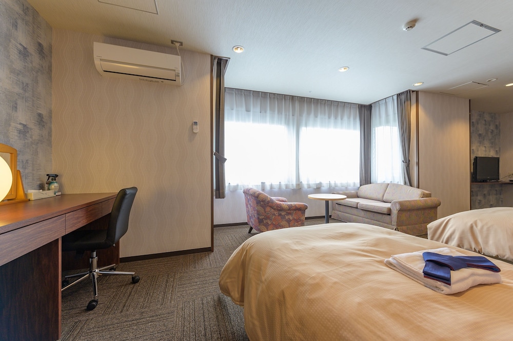 洋室 (ラージツイン) 広々39.4平米 客室1 | ホテル京都エミナース