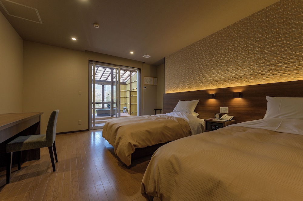 露天風呂付ツイン『たけとり』 客室1 | ホテル京都エミナース