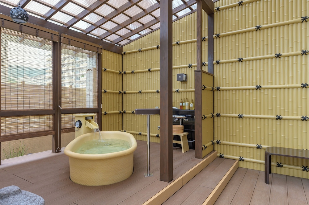 露天風呂付和洋室『かぐや』 バスルーム0 | ホテル京都エミナース