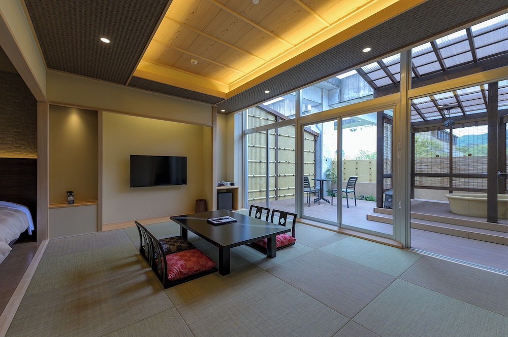 露天風呂付和洋室『かぐや』 客室2 | ホテル京都エミナース