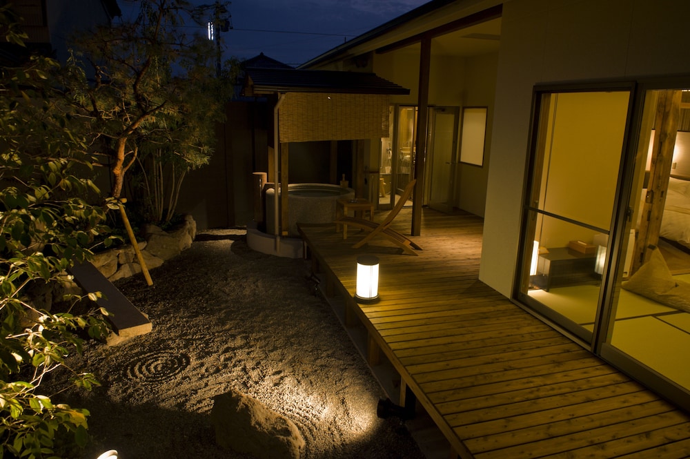 和室7.5帖+ツインベッド 庭園露天風呂付き (Aタイプ) バスルーム0 | 湊のやど 汀家