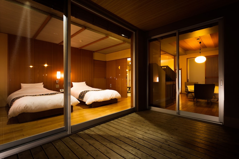 和室12.5帖+ツインベッド 半露天風呂付き (Eタイプ) 客室3 | 湊のやど 汀家