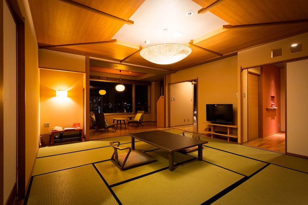 和室12.5帖+ツインベッド 半露天風呂付き (Eタイプ) リビング エリア0 | 湊のやど 汀家