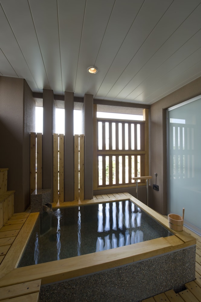 和室12.5帖+ツインベッド 半露天風呂付き (Eタイプ) バスルーム0 | 湊のやど 汀家