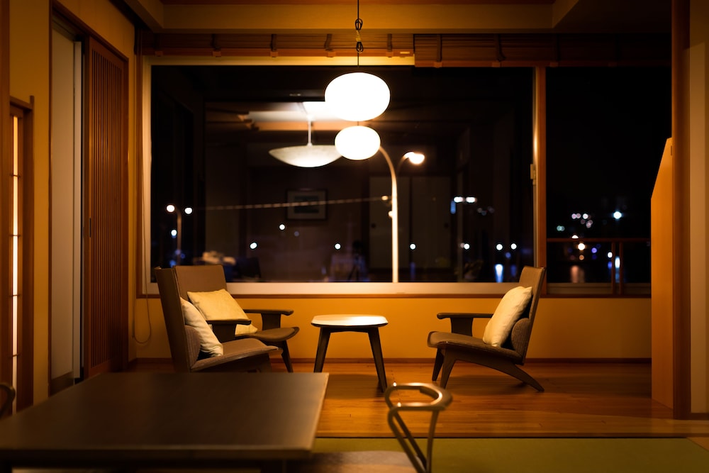 和室12.5帖+ツインベッド 半露天風呂付き (Eタイプ) 客室2 | 湊のやど 汀家