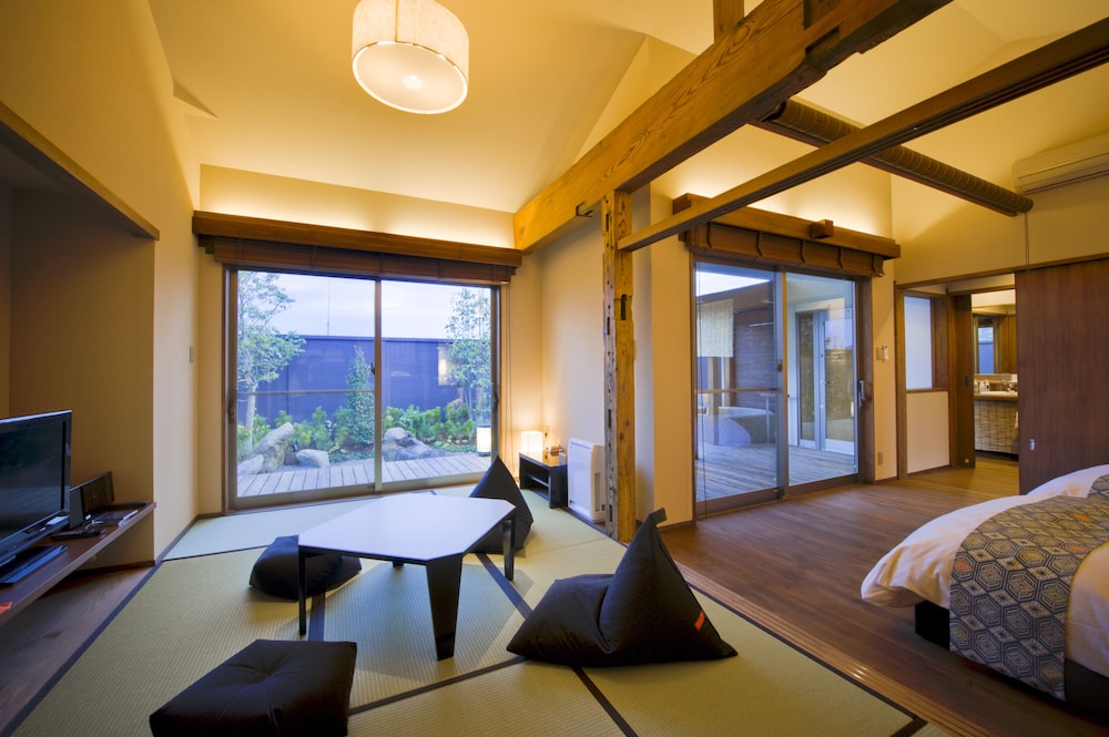 和室7.5帖+ツインベッド 庭園露天風呂付き (Aタイプ) 客室3 | 湊のやど 汀家