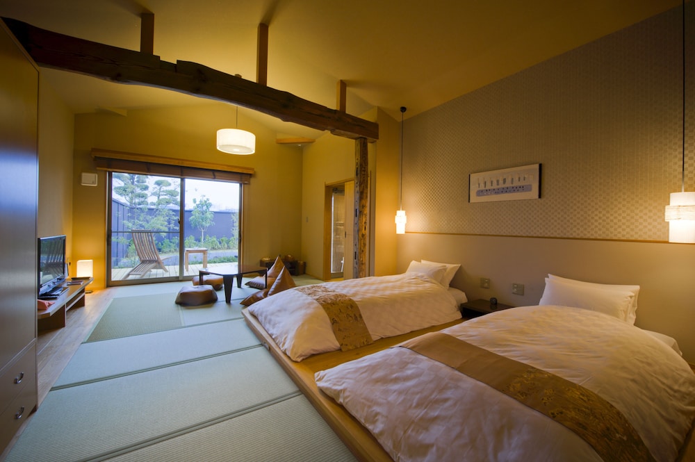 和室 6帖+ローベッド 庭園露天風呂付き (Bタイプ) | 湊のやど 汀家