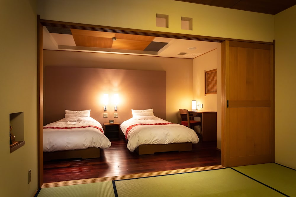 和室10帖+ツインベッド 半露天風呂付き (C,Dタイプ) 客室1 | 湊のやど 汀家