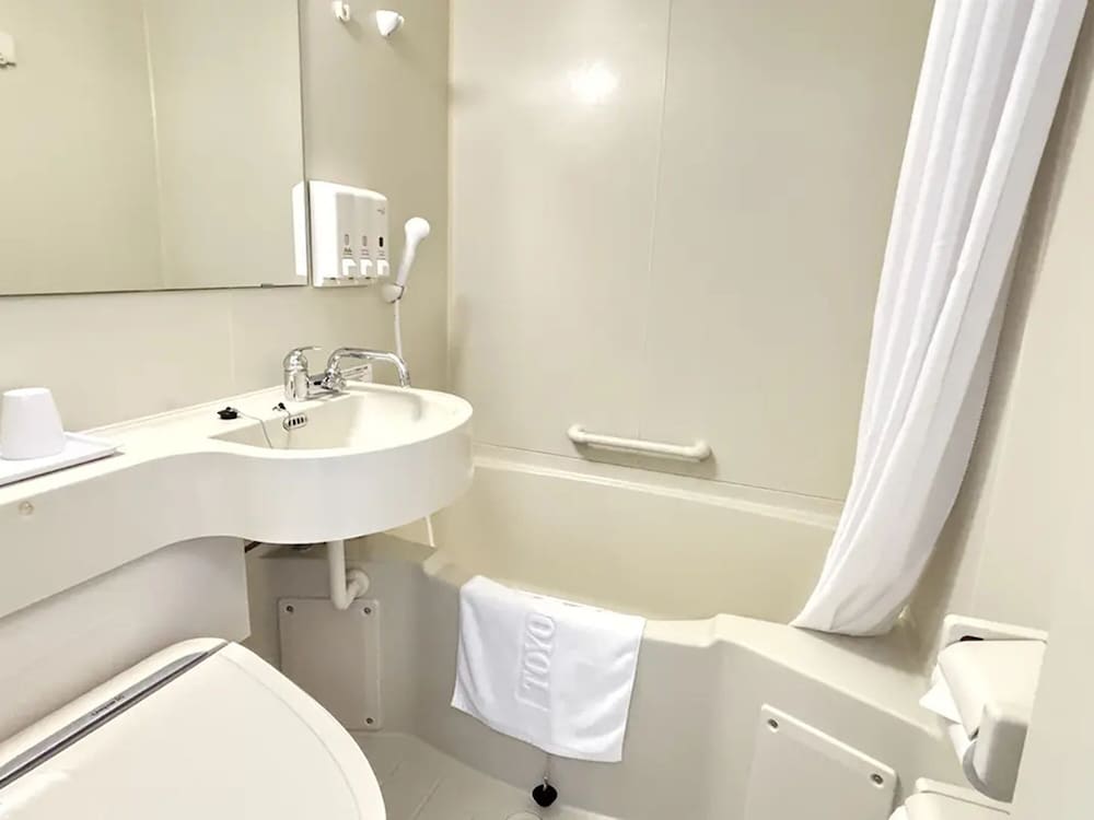 ツインルーム 喫煙可 バスルーム1 | 東横INN豊田市駅前