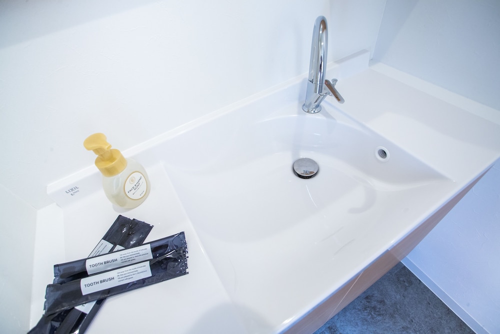 アパートメント ダブルベッド 2 台ソファーベッド付き 禁煙 バスルームのシンク1 | サクラクロスホテル新宿東