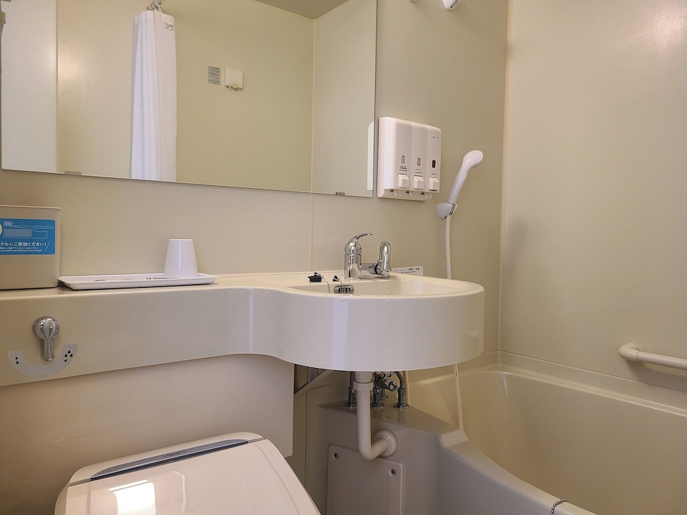 エコノミー ダブルルーム 禁煙 ペット同伴 (小型犬) バスルーム0 | 東横INN京橋桜ノ宮