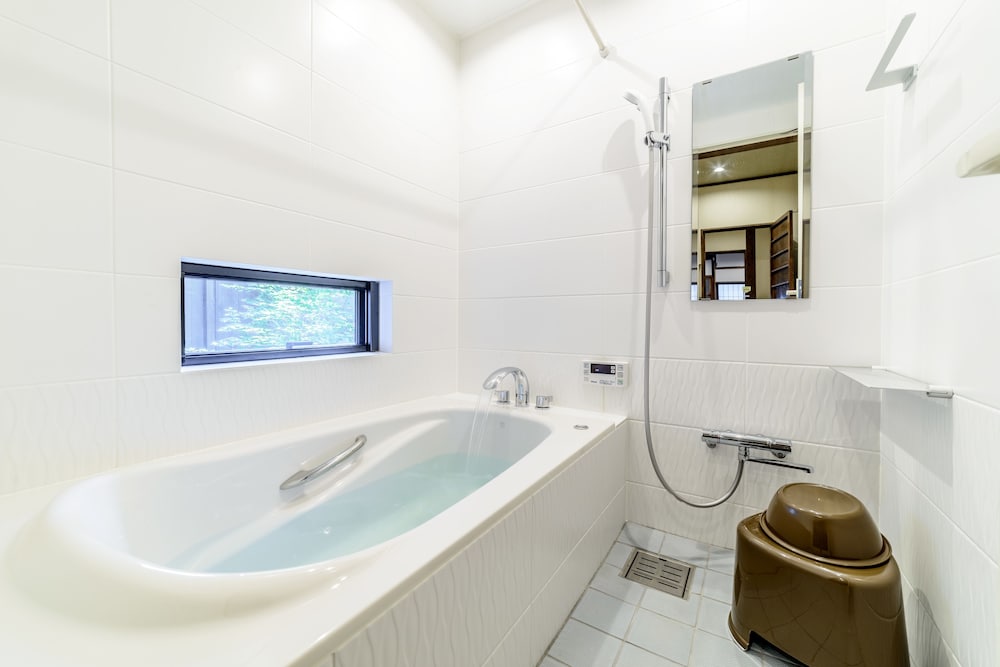 町家一棟貸し バスルーム2 | おたびしょ庵