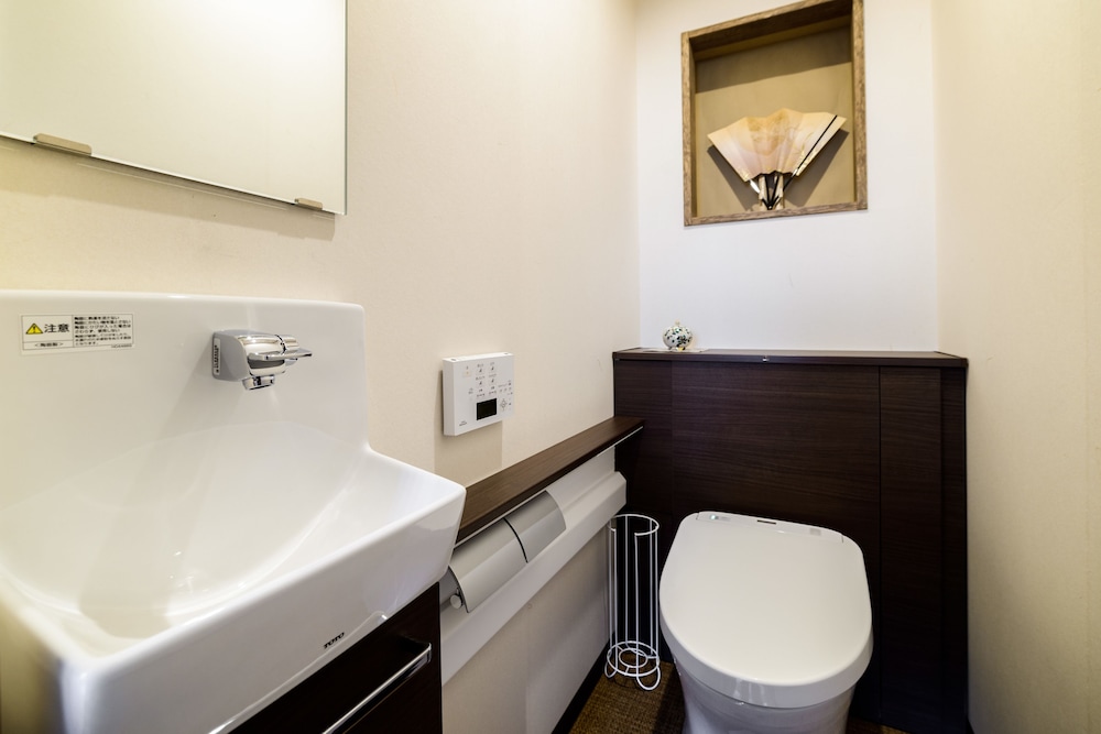 町家一棟貸し バスルーム1 | おたびしょ庵