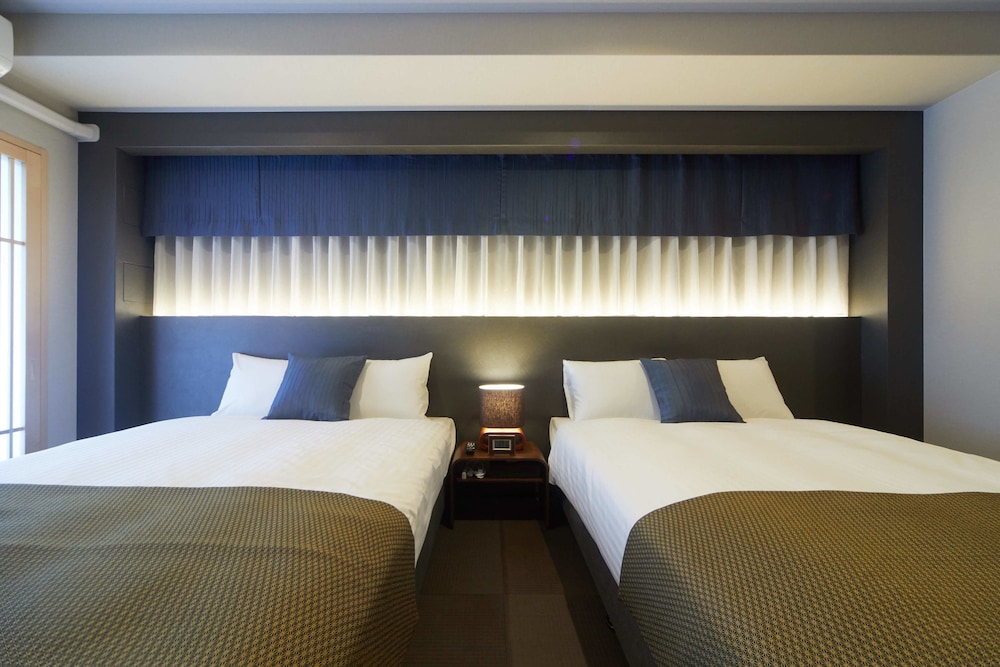 デラックスツイン シアターブラック 客室2 | ホテルモンドンス京都五条