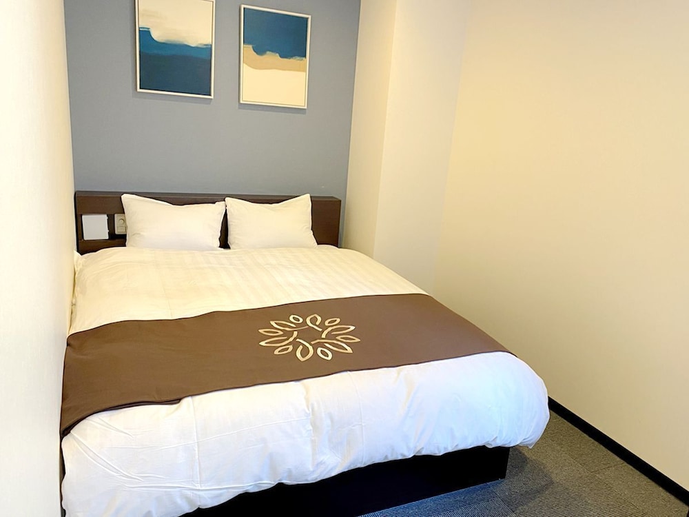 ビジネス ダブルルーム ダブルベッド 1 台 禁煙 シティビュー 客室3 | 花築・大阪堺筋本町ホテル