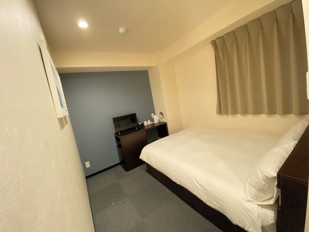 コンフォート ダブルルーム ダブルベッド 1 台 禁煙 シティビュー 客室1 | 花築・大阪堺筋本町ホテル