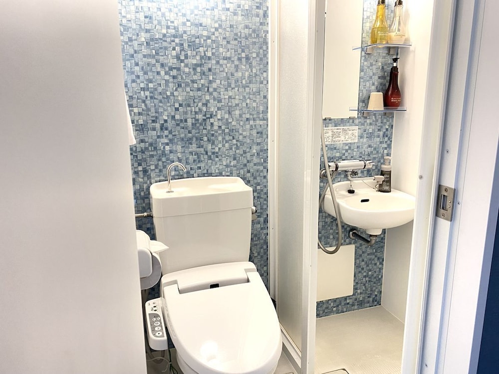 ビジネス ツインルーム シングルベッド 2 台 禁煙 シティビュー バスルーム0 | 花築・大阪堺筋本町ホテル