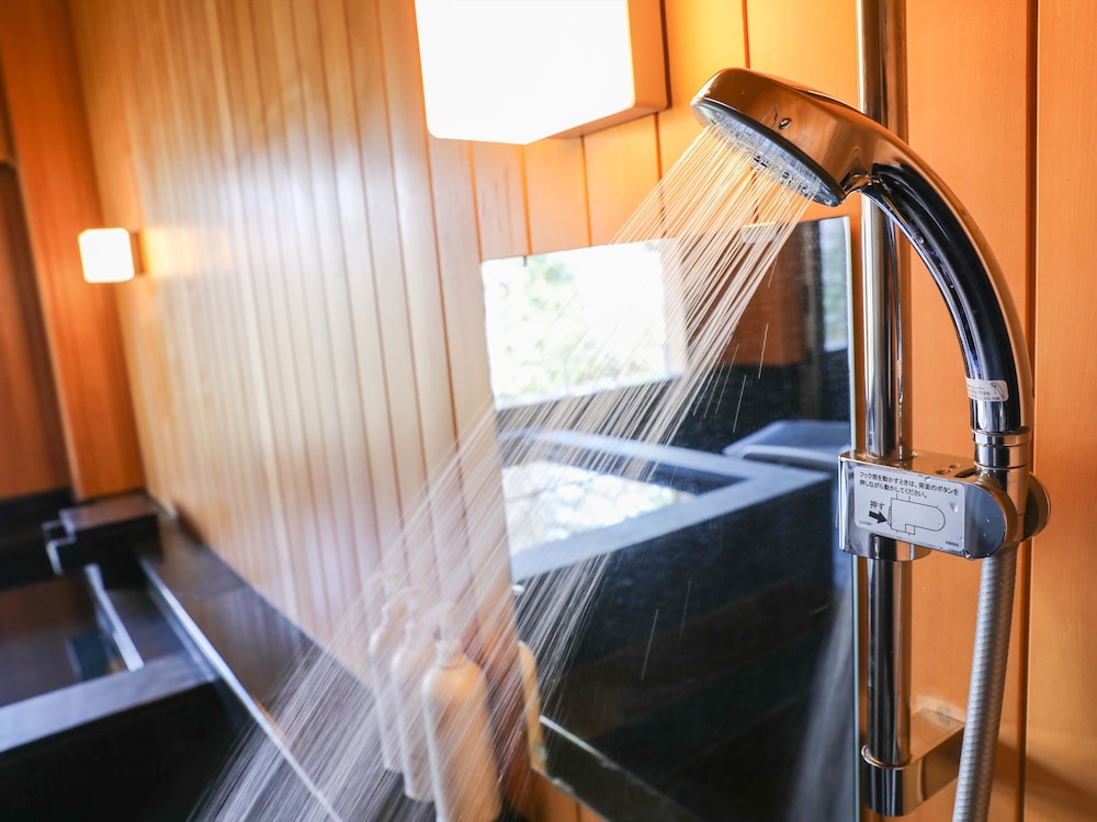 プレジデンシャルスイート(132平米) バスルームのシャワー0 | bar hotel 箱根香山