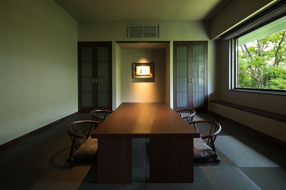 プレジデンシャルスイート(132平米) 客室3 | bar hotel 箱根香山