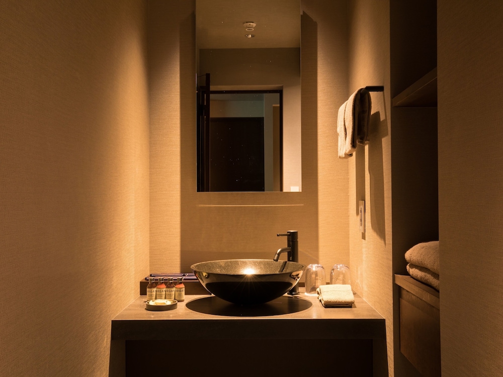 スーペリアデラックスツイン(46～49平米) バスルームのシンク0 | bar hotel 箱根香山