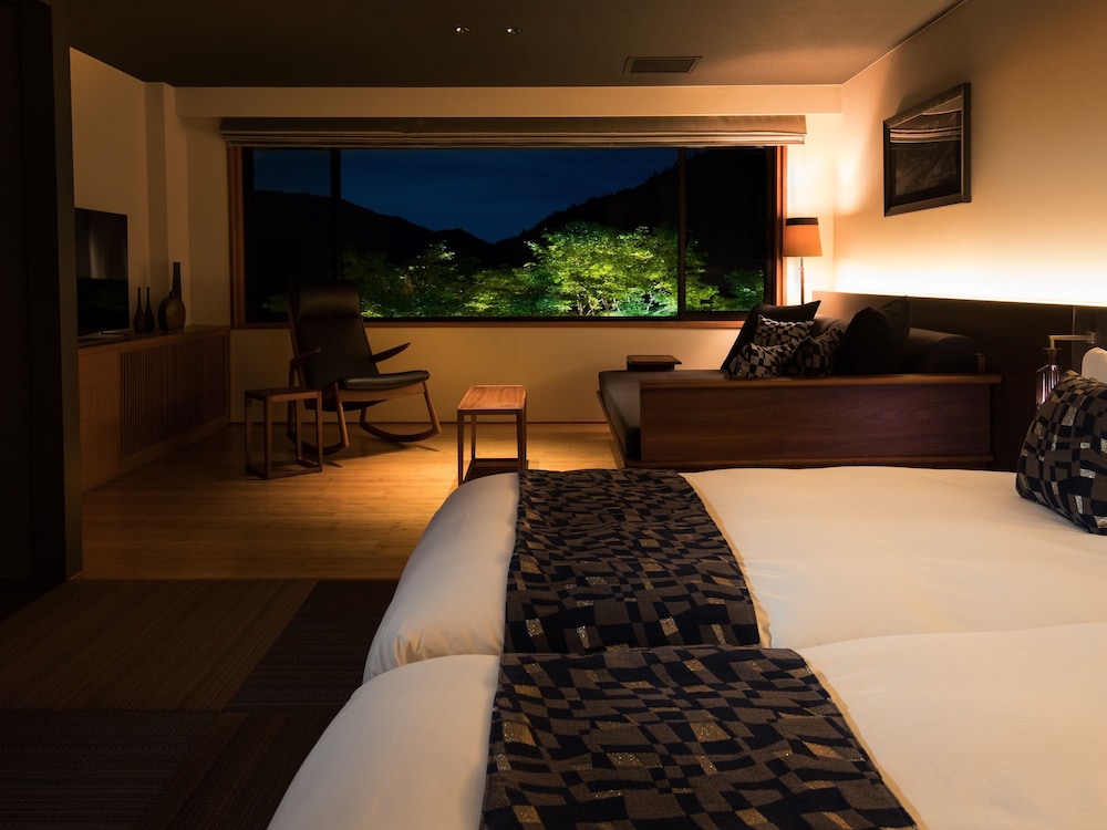 スーペリアハリウッドツイン(40平米) | bar hotel 箱根香山