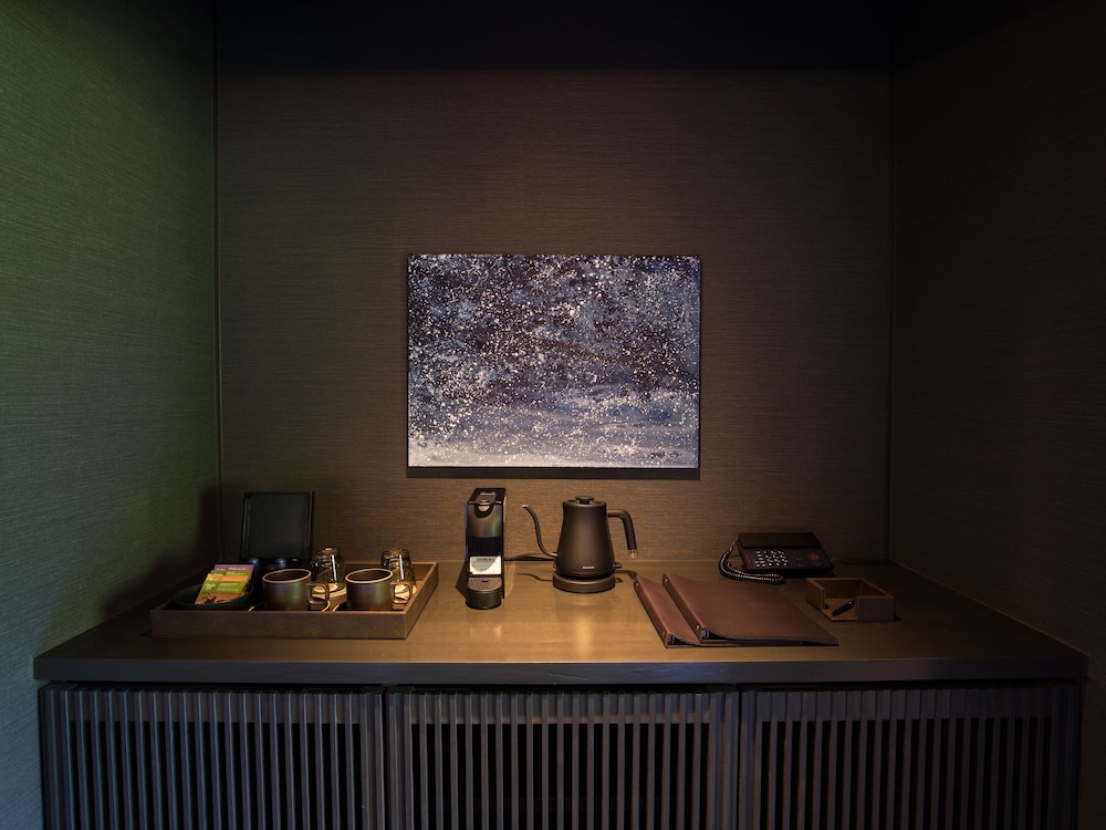 スーペリアハリウッドツイン(40平米) 客室の設備とサービス0 | bar hotel 箱根香山