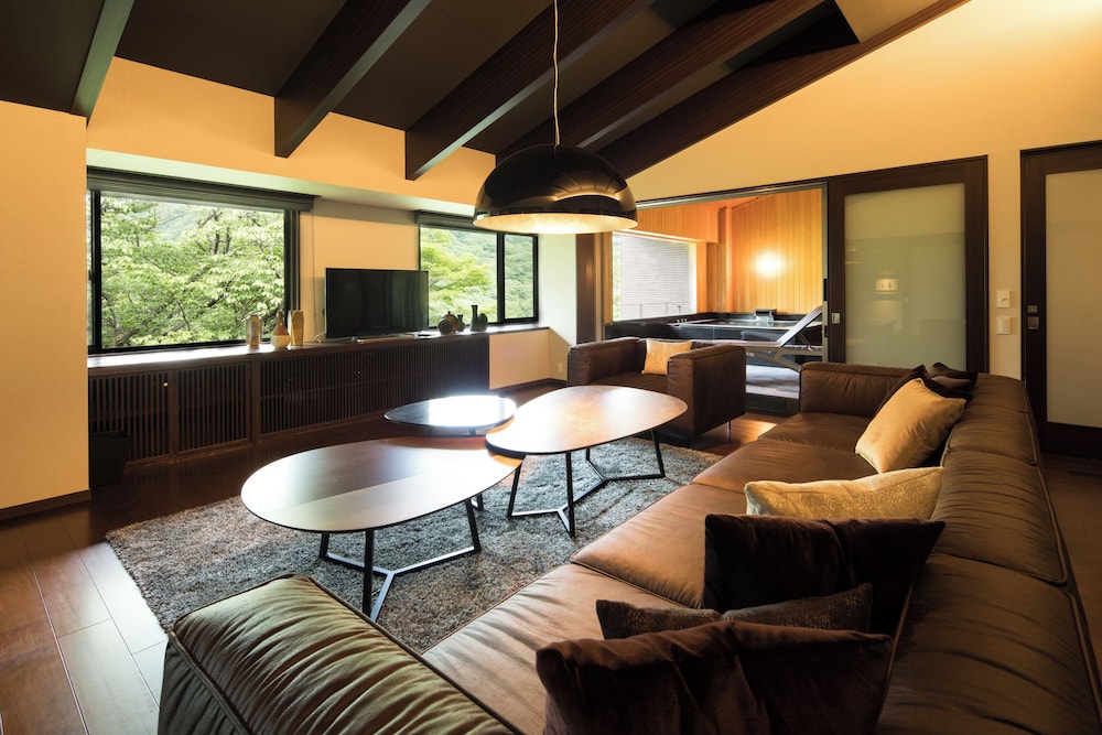 プレジデンシャルスイート(132平米) リビング エリア0 | bar hotel 箱根香山