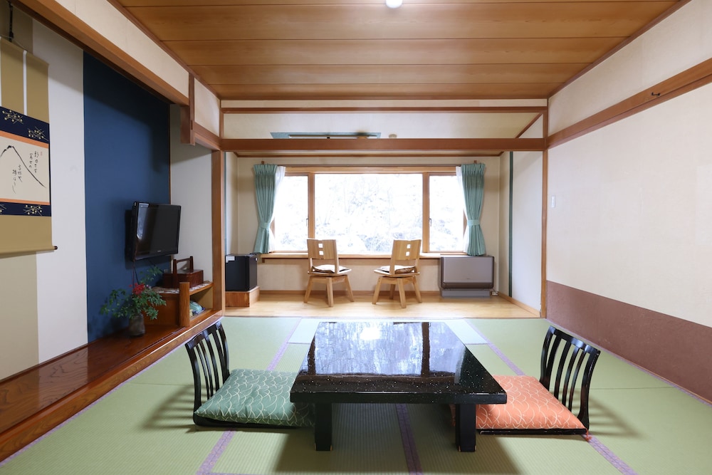 和室ツインルーム 松川渓谷ビュー 客室1 | 風景館