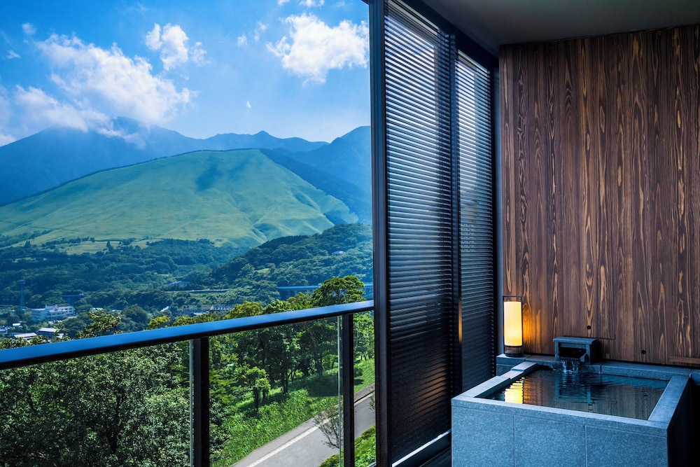 クラシック ルーム キングベッド 1 台 クラブラウンジ利用可 (Private Onsen) | ANAインターコンチネンタル別府リゾート&スパ by IHG