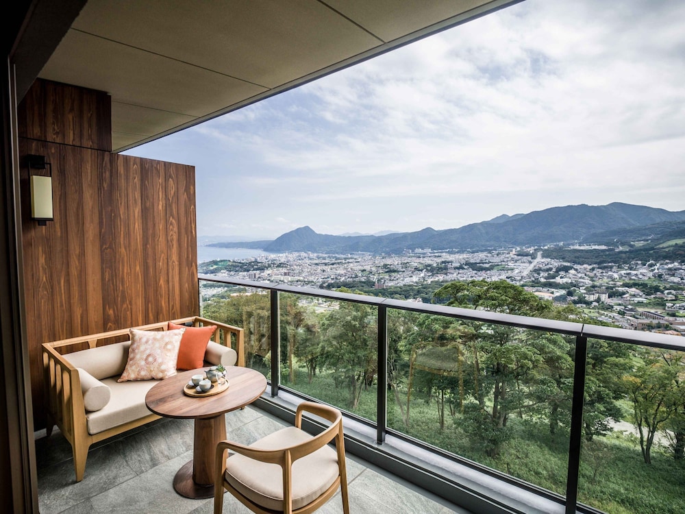 クラシック ルーム キングベッド 1 台 シティビュー (Beppu City View) シティ ビュー0 | ANAインターコンチネンタル別府リゾート＆スパ by IHG