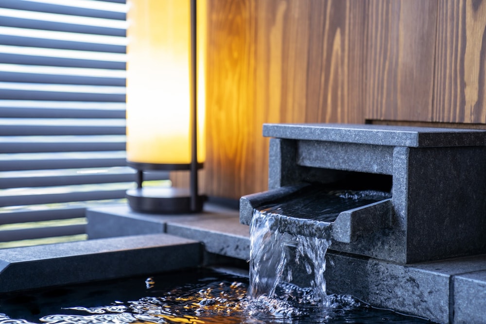 クラブ スイート 1 ベッドルーム 車椅子で利用可能な浴槽 クラブラウンジ利用可 (Dining, Hot Tub) 客室1 | ANAインターコンチネンタル別府リゾート＆スパ by IHG