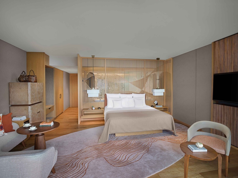 クラシック ルーム キングベッド 1 台 シティビュー (Beppu City View) 客室2 | ANAインターコンチネンタル別府リゾート＆スパ by IHG