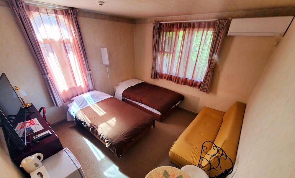 ツインルーム 客室25 | 日光素泊まりの宿 憩い~ikoi~
