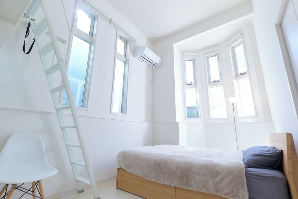 ワンルーム+ロフトスペース I 客室13 | Soshigaya Apartment