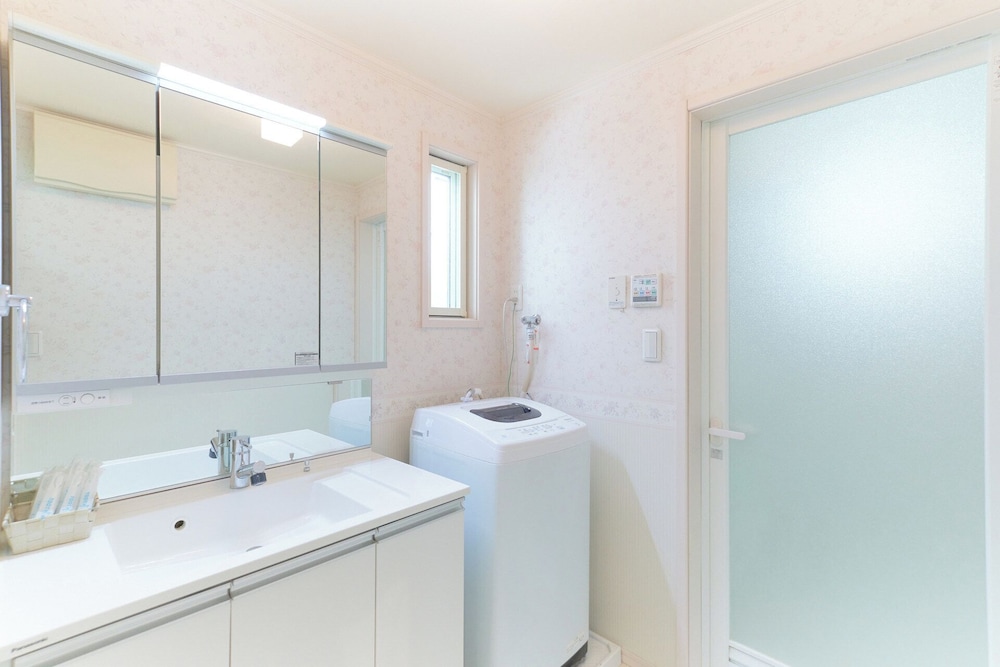 ワンルーム+ロフトスペース I バスルーム3 | Soshigaya Apartment