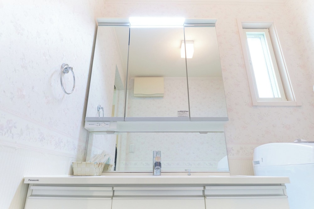 ワンルーム+ロフトスペース I バスルーム2 | Soshigaya Apartment