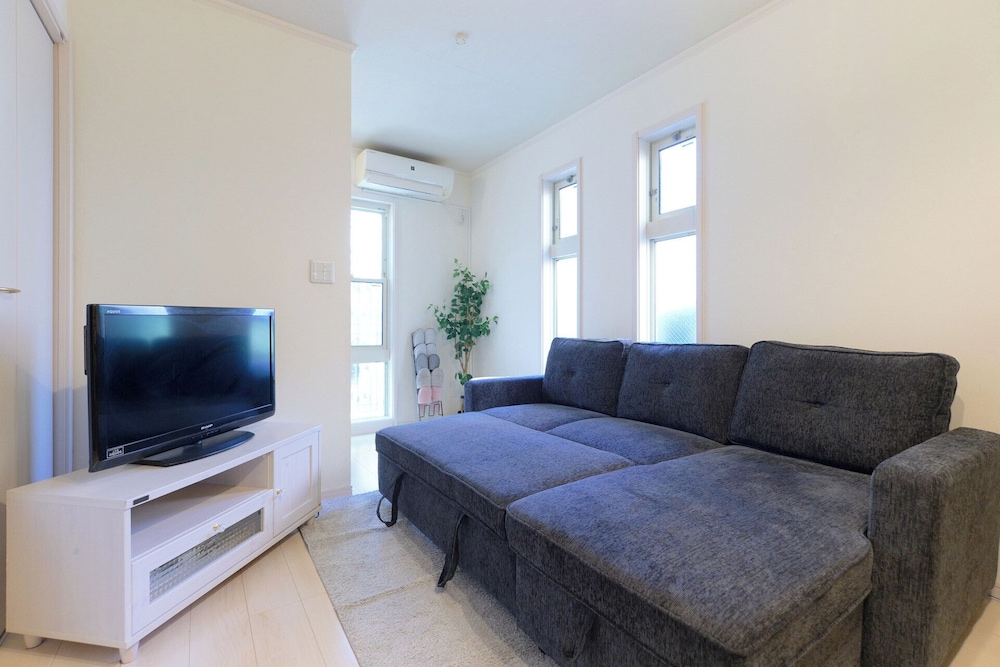 ワンルーム+ロフトスペース I リビング エリア8 | Soshigaya Apartment