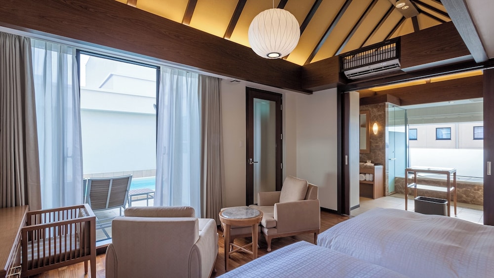 [EXESプールヴィラスイート] 62平米・ラウンジ利用可 客室2 | 沖縄かりゆしリゾートEXES那覇